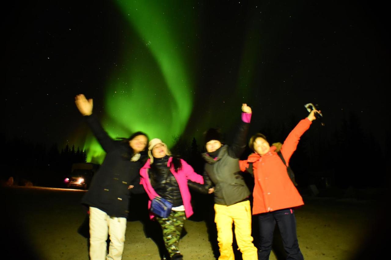 Aurora Deluxe Guest House Yellowknife Esterno foto